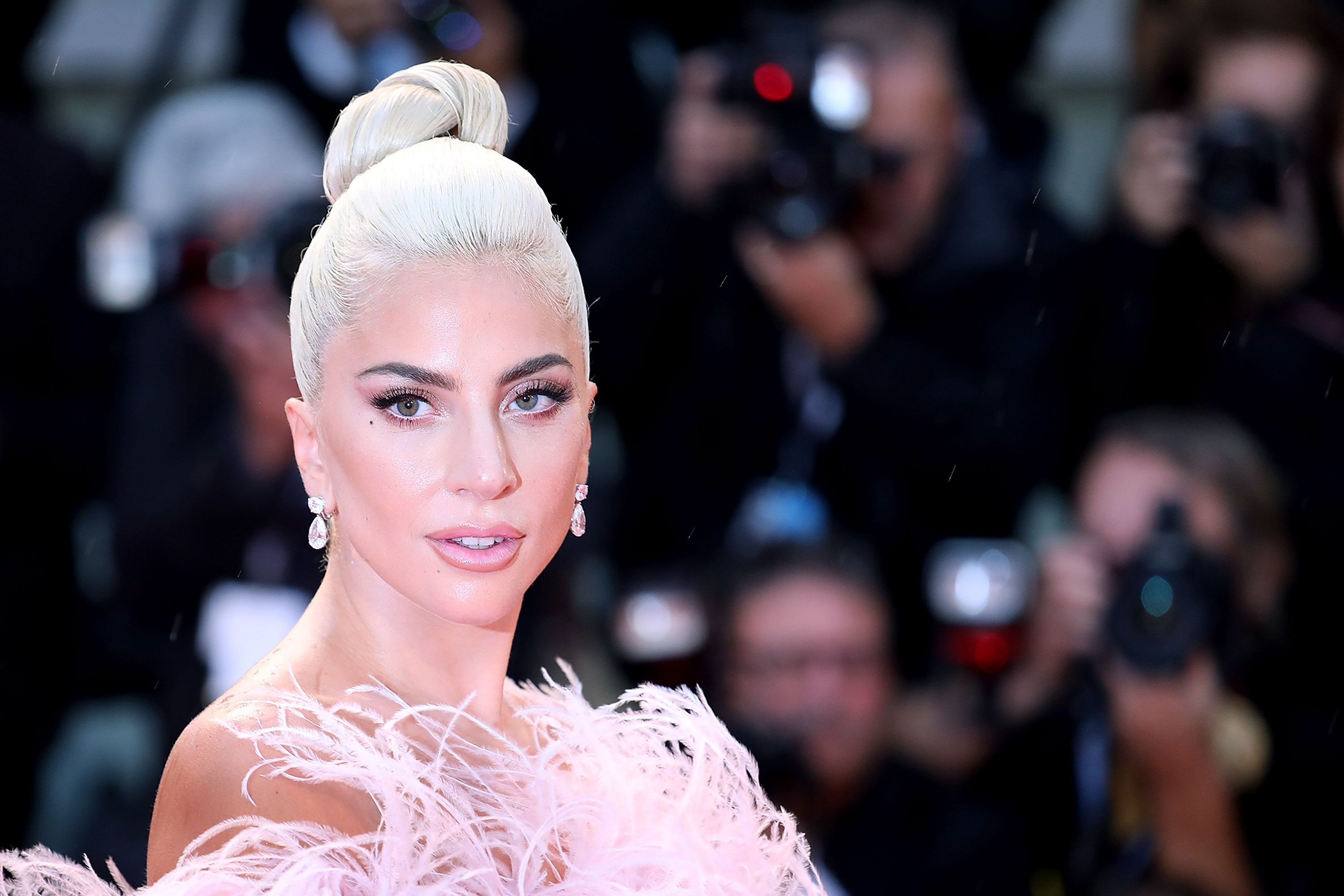 Met Gala 2019 co-host Lady Gaga wears the perfect pink lip | New Idea  Magazine